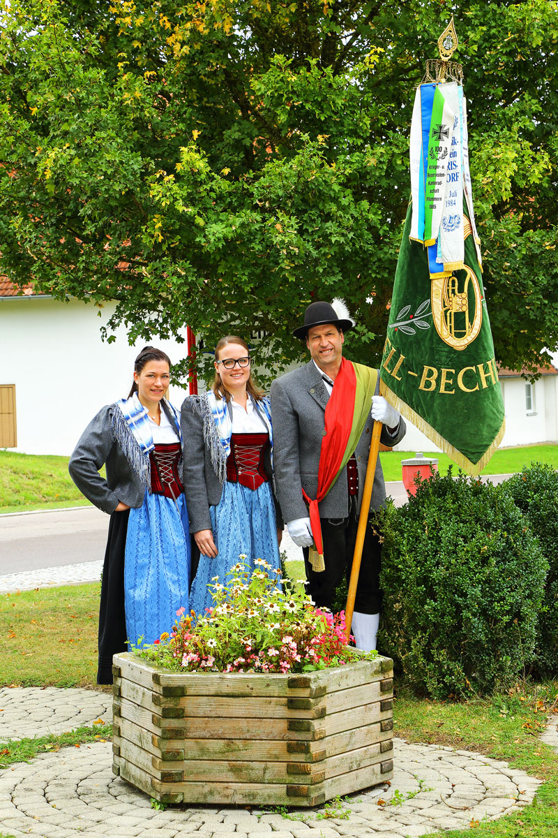 Fahne, Vereinsfahne, Fahnenabordnung, Festdamen