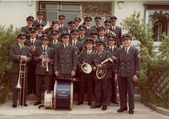 Musikkapelle mit erster Uniform